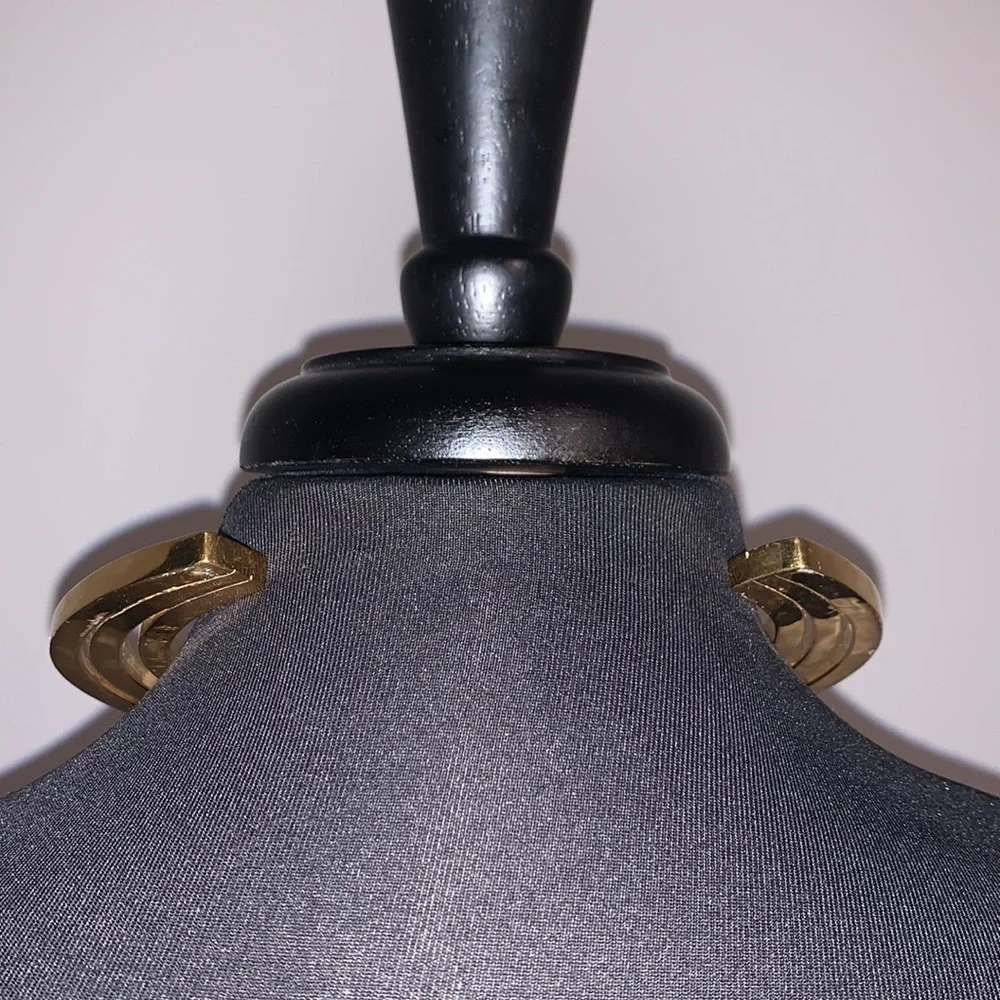 Gold Cutout Collar Necklace - Picture 5 of 8